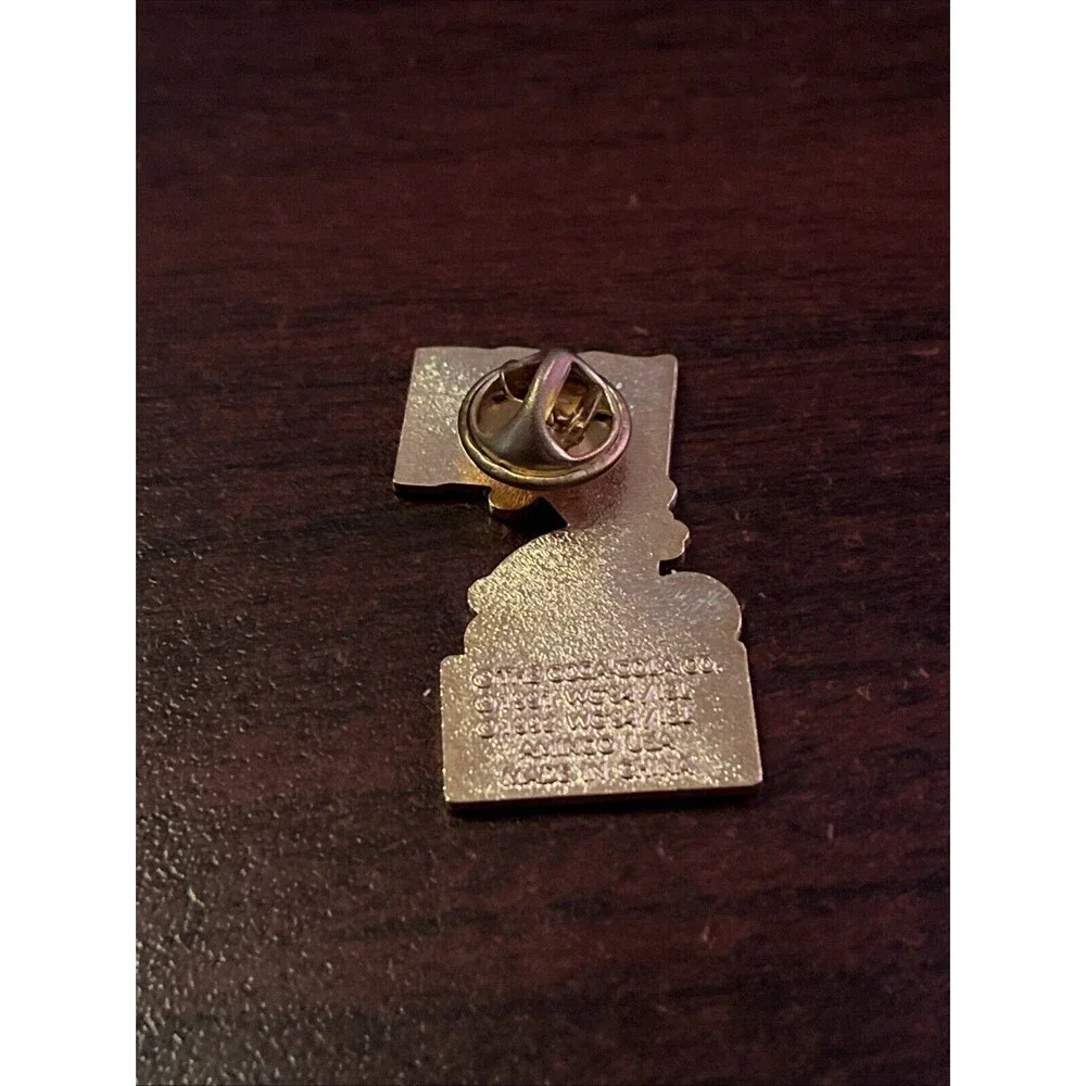 1994 USA World Cup Coca-Cola Stryker Dog Mascot Norway‎ Flag Lapel Hat Pin
